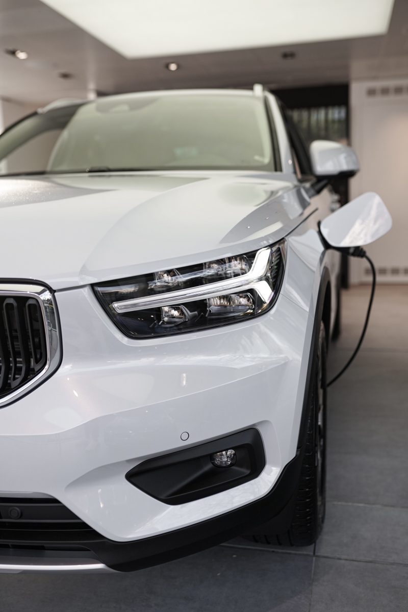 Volvo_XC40_electric_recharge