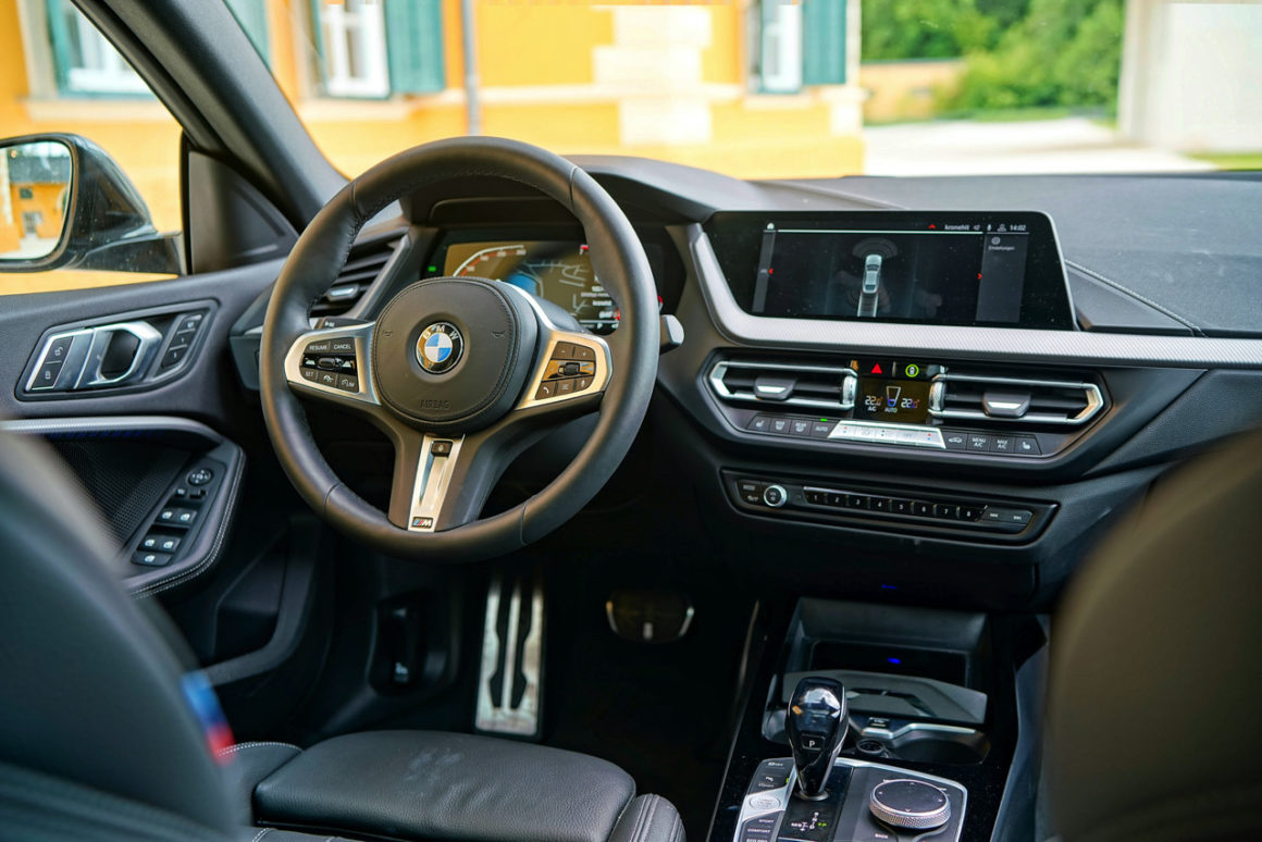 Das Cockpit im BMW 2er M Gran Coupé