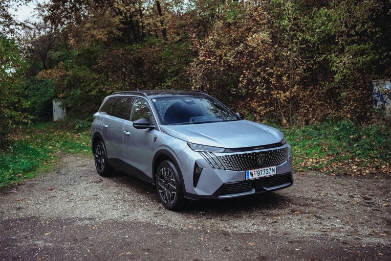 Peugeot 5008 Hybrid 136 e-DCS6 GT